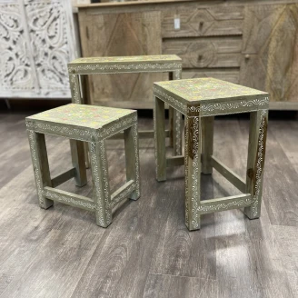 meble boho komplet trzech kolorowych stolików