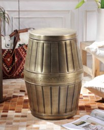 Okrągły metalowy stolik złoty – vintage loft, postarzana elegancja