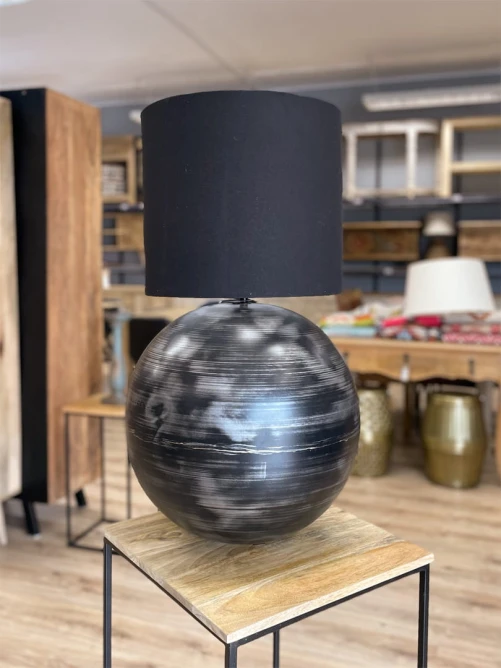 Czarna lampa kula XL z metalu w stylu loftowym