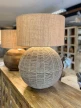 Jutowa lampa stołowa XL kula – naturalna boho lampa, ręcznie pleciona juty