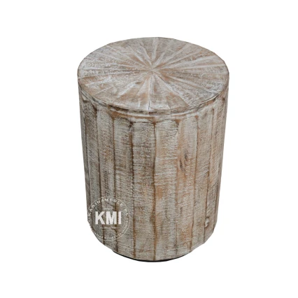 Drewniany stolik kawowy lekko bielony – meble naturalne