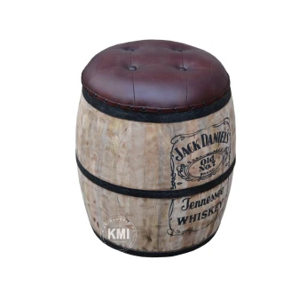meble vintage beczka do siedzenia za schowkiem Jack Daniel's