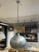 salon loftowy lampa metalowa sufitowa vintage