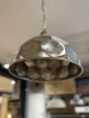 Industrialna lampa metalowa - widok od dołu