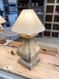 Lampa Stołowa Drewniana Bielona – Baza Bez Abażura w Stylu Vintage