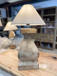 Lampa Stołowa Drewniana Bielona – Baza Bez Abażura w Stylu Vintage