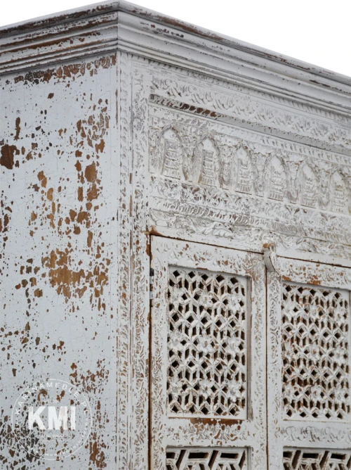 meble orientalne szafa rzeźbiona bielona postarzana z półkami