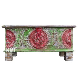 Drewniana skrzynia rzeźbiona – kufer boho z duszą