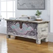 meble indyjskie salon drewniana skrzynia boho kolorowa