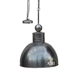 Metalowa lampa loftowa – industrialny design oświetlenia