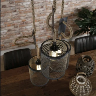 loftowa lampa industrialna potrójna na sznurze jutowym