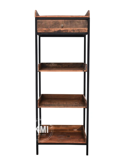 front waskiej loftowej biblioteczki z trzema polkami tacami i naturalnym drewnem teak