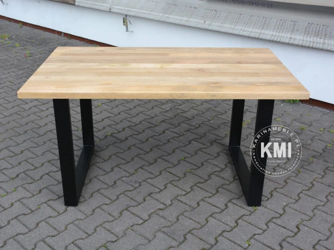 stół loftowy nierozłożony 150 cm na wprost naturalny drewniany blat na czarnych metalowych płozach