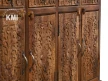 Ręcznie rzeźbiona komoda drewniana w stylu orientalnym – detal frontu
