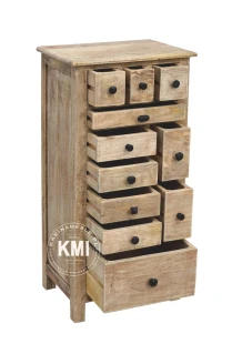 meble postarzane | mała vintage'owa komoda z jasnego drewna