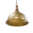Wnętrze klosza lampy Brass – złoty odcień odbijający światło