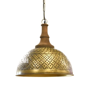 Metalowa lampa Brass zawieszona na czarnym kablu