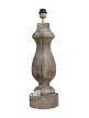 drewniana lampa vintage - rustykalna dekoracja wnętrza
