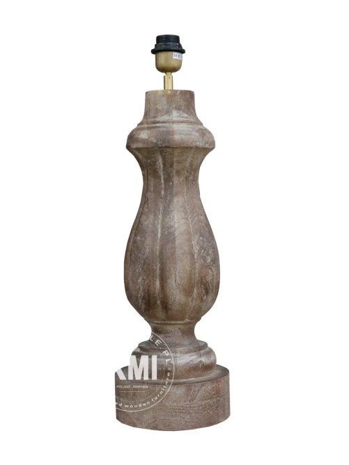drewniana lampa vintage - rustykalna dekoracja wnętrza