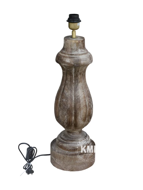 stylowa lampa bez abazura - widok z przodu