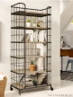 regał industrialny na kółkach Bakers z drewna mango i metalu w biurze loft
