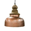 Mała lampa wisząca w kolorze miedzi z drewnianym zwieńczeniem oświetlenie nad wyspę