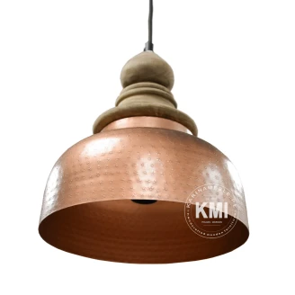 Wnętrze klosza miedzianej lampy wiszącej z gwintem na żarówkę E27