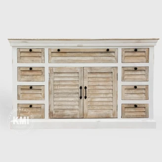 front białej komody 150 cm z elementami naturalnego drewna