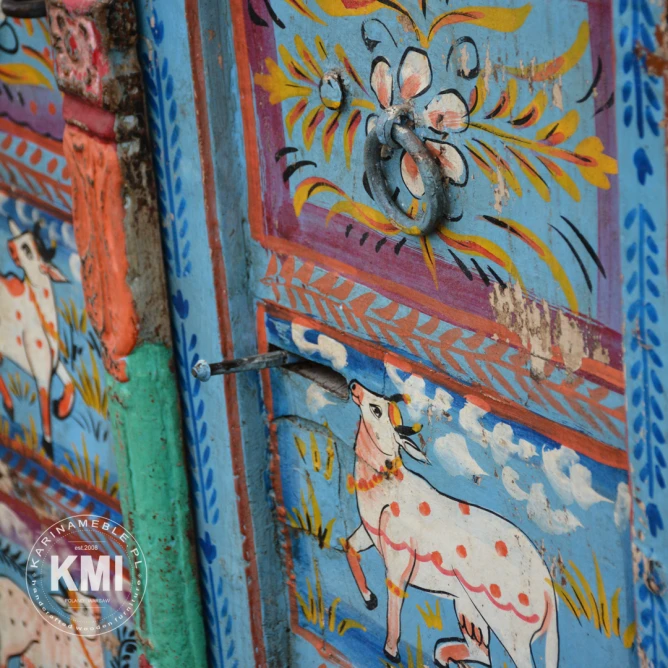 bogata ornamentyka ręcznie malowanego panelu orientalnego