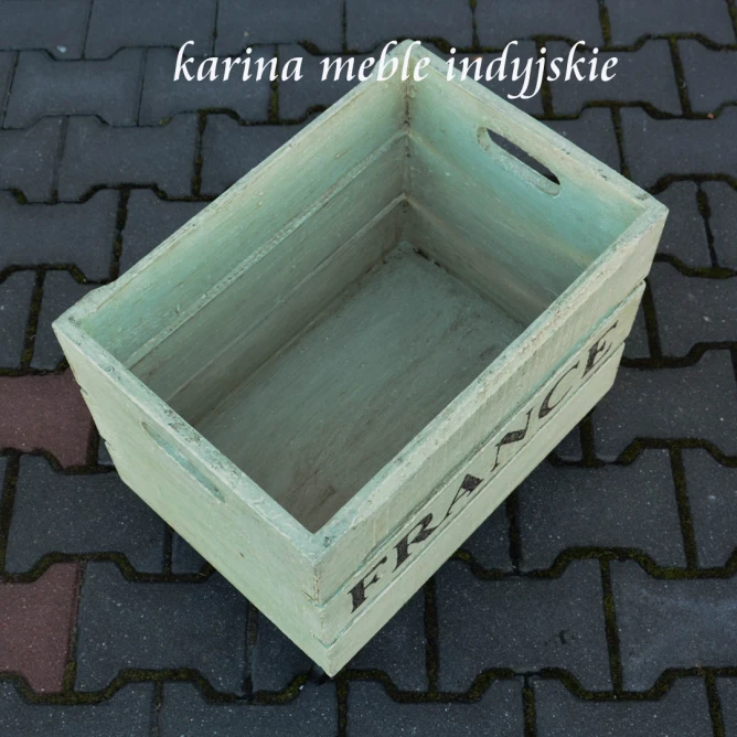meble vintage- skrzynka na kółkach 