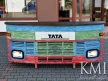 Kolorowy kontuar industrialny z maski ciężarówki Tata lada loftowa