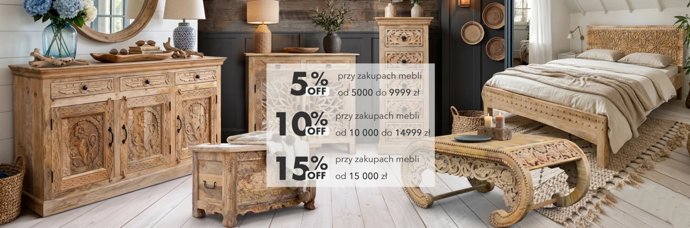 Ręcznie rzeźbione meble indyjskie z drewna mango z kolekcji Boho Loco: komody, szafka nocna, stolik i łóżko.