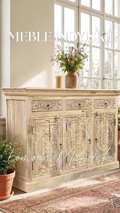 Prezentacja wideo: rzeźbiona komoda indyjska Mandala z drewna mango o szerokości 150 cm, w naturalnym jasnym wykończeniu, z bogato rzeźbionymi frontami i orientalnym motywem mandali.